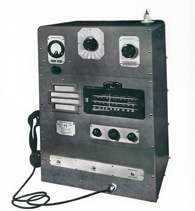 Desktop unit with 5 knobs, 1 meter, a 3 range slide-rule dial and speaker.